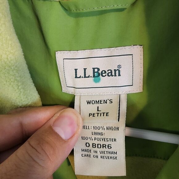 Women's L.L. Bean full zip vest, size Large petite - Picture 2 of 3